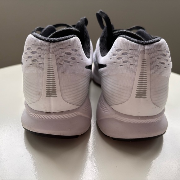 Nike Black and White Zoom Pegasus 34 Athletic Sneakers, size 8 - Picture 9 of 9